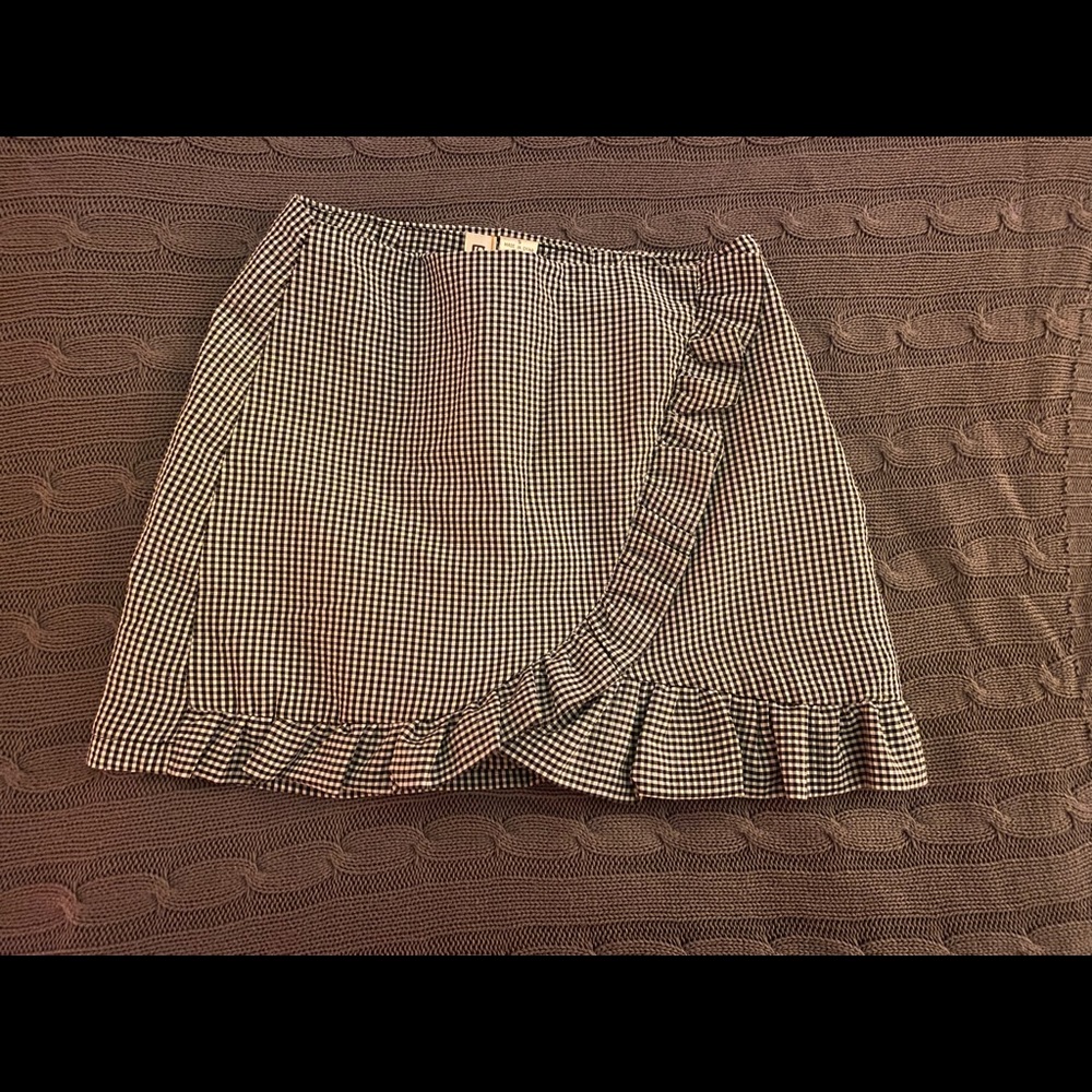 Navy blue & white checkered skort